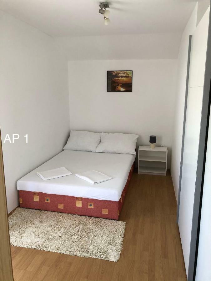 Apartments Zora Рогозница Екстериор снимка