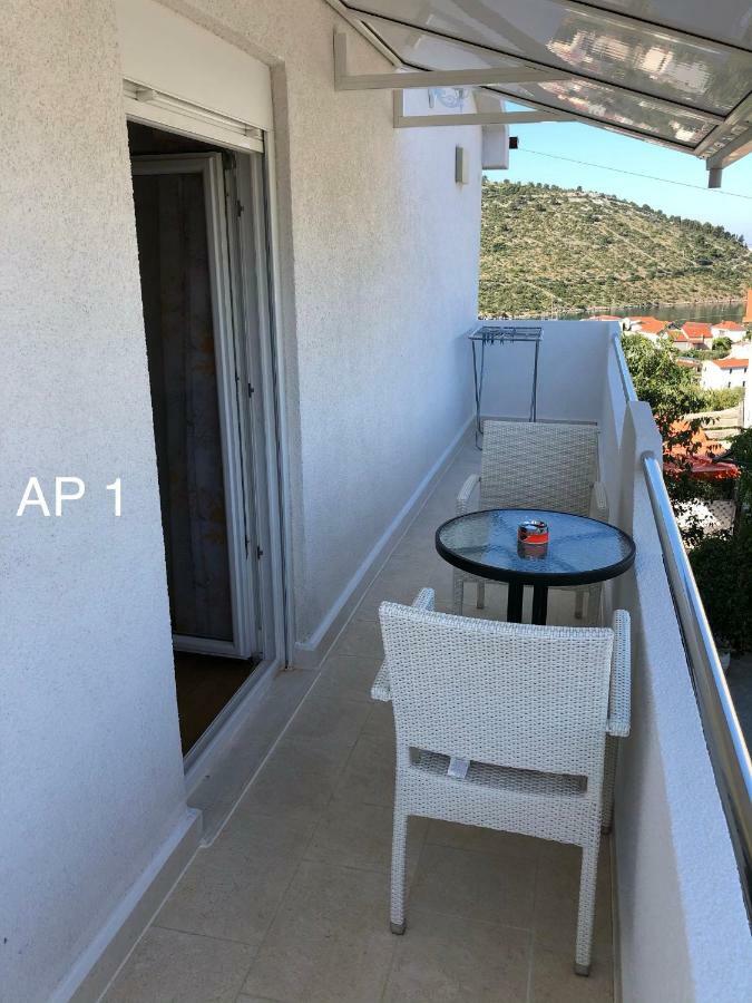 Apartments Zora Рогозница Екстериор снимка