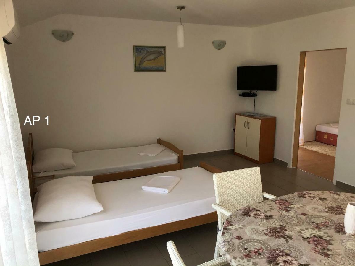 Apartments Zora Рогозница Екстериор снимка